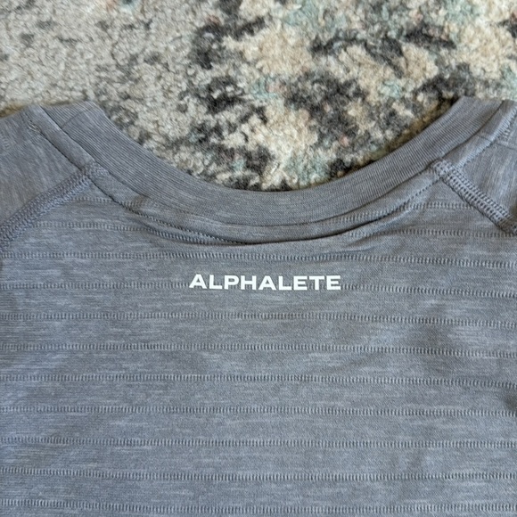 Alphalete Men’s Hero Seamless Tee in Smoke Bomb - Picture 6 of 8